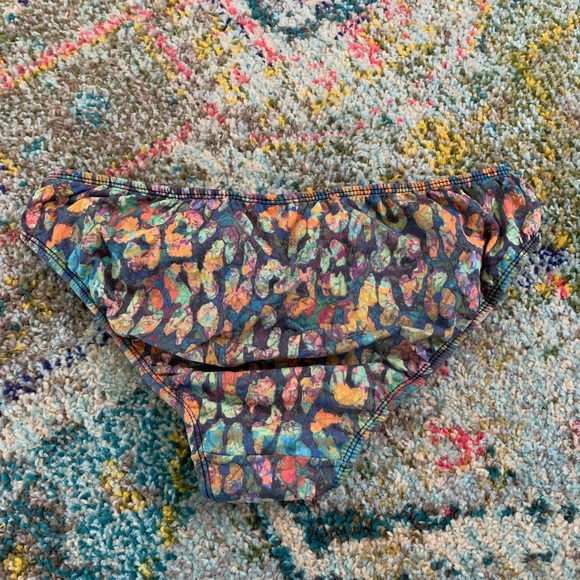 Leopard print bikini bottoms 🐆 - Picture 4 of 5